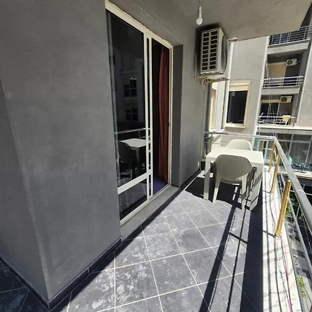Lodys Seaside Residences - The Red Wheel Apartment